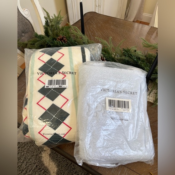 Victoria Secret Plush Teddy Tote and Cozy-Fleece Blanket - Picture 2 of 10